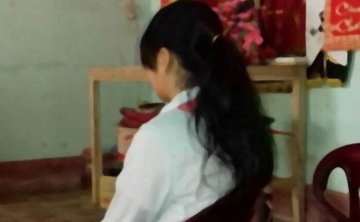 Phát hiện con gái bị sàm sỡ ngay tại nhà, bố lao vào đánh đấm kẻ bệnh hoạn