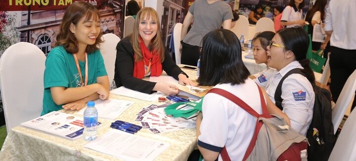 Hàng loạt học bổng du học giá trị đến với học sinh, sinh viên Việt