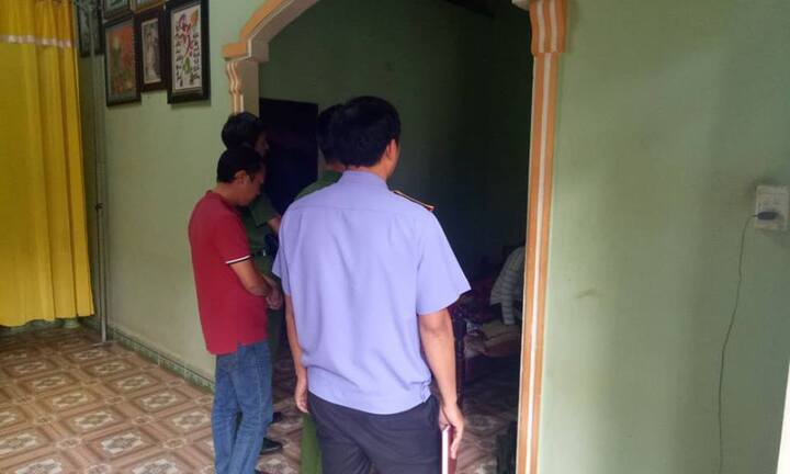 Mẹ chết bất thường, con trai uống thuốc trừ sâu tự tử bất thành ở Đắk Lắk