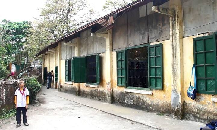 Có trường nhưng hơn 1.000 học sinh Huế vẫn phải đi thuê, mượn phòng học