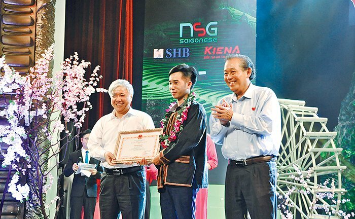 Chàng trai người Tày kiếm tiền tỷ nhờ chế tạo bếp nóng lạnh