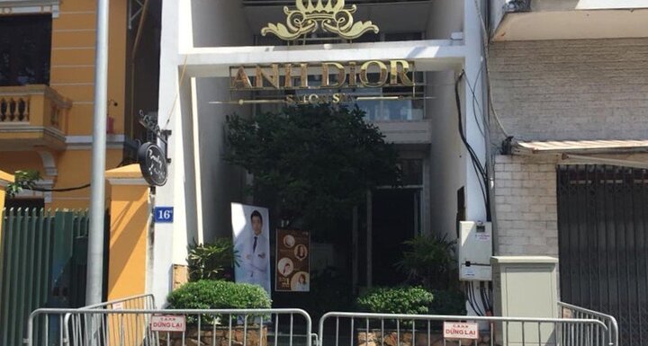 Cháy thẩm mỹ viện, nhiều người mắc kẹt trong ngôi nhà 5 tầng ở Hà Nội