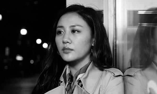 Kể lại cuộc sống không trọn vẹn của phụ nữ sau hôn nhân, Văn Mai Hương nhiều lần bật khóc