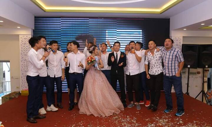 Dàn sao HAGL hát vui nhộn trong đám cưới cầu thủ xuất sắc nhất lứa Công Phượng