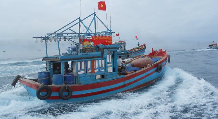 Chuyện ngư dân vươn khơi Hoàng Sa bất chấp Trung Quốc cấm biển nguy hiểm
