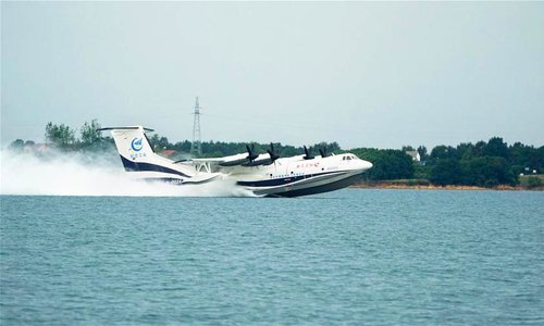 Siêu thủy phi cơ thử nghiệm lướt tốc độ cao trên mặt nước