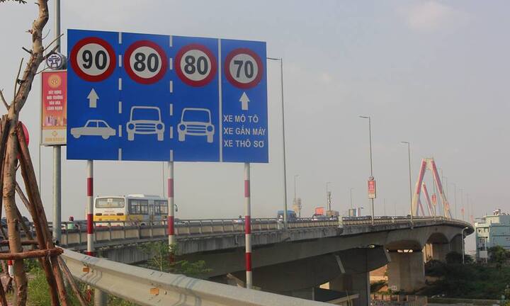 Chủ xe bị đâm chết sau sự cố nổ lốp trên cầu Nhật Tân: Dừng đỗ xe trên cầu thế nào?