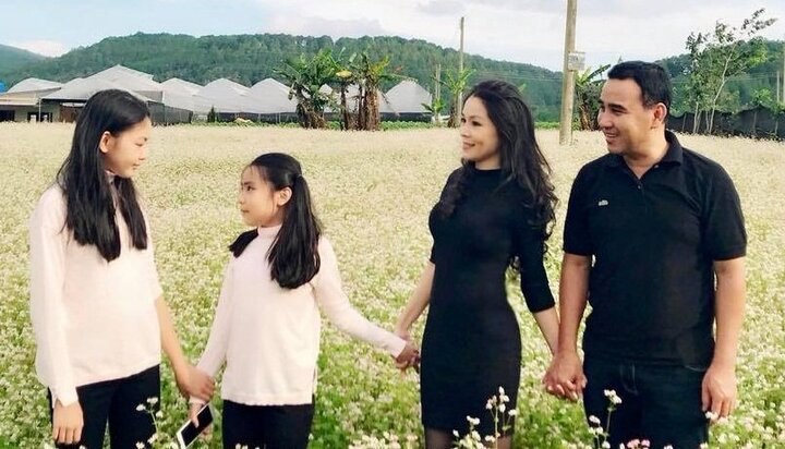 13 năm sau ngày cưới, cuộc sống của Quyền Linh và vợ doanh nhân thế nào?
