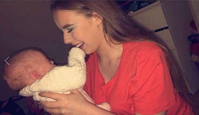 Thiếu nữ đẻ rơi con mới biết mình mang bầu