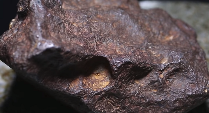 Video: Nông dân lấy thiên thạch làm đá chặn cửa, ‘ngã ngửa’ khi biết giá trị thật