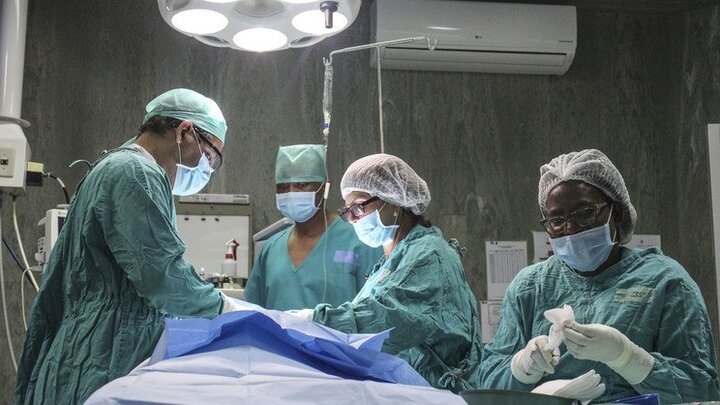 Hy hữu: Mẹ nhiễm HIV hiến tạng cứu con