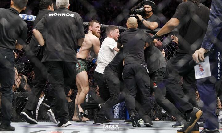 Hỗn chiến ở siêu kinh điển UFC: Võ sỹ Nga xin lỗi, được Tổng thống Putin chúc mừng