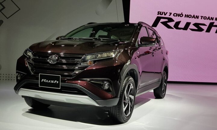 Nhiều đại lý ô tô lại giở bài: Muốn nhận xe sớm, phải trả thêm 200 triệu đồng mua phụ kiện