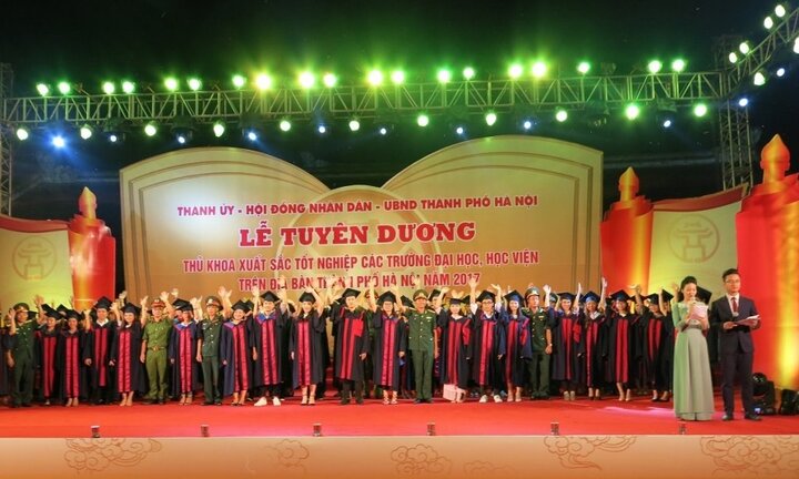 Tuyên dương 88 thủ khoa xuất sắc nhất năm 2018 tại Văn Miếu Quốc Tử Giám