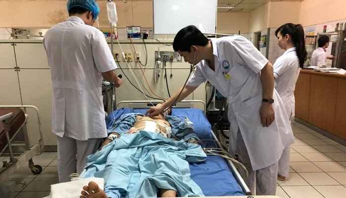 Cứu sống người đàn ông bị gầu máy xúc ép vỡ gan, gãy xương sườn, vỡ ruột non