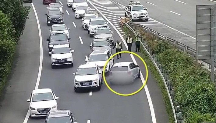 Clip: Nữ tài xế hồn nhiên quay đầu ô tô trên cao tốc và cái kết đắng