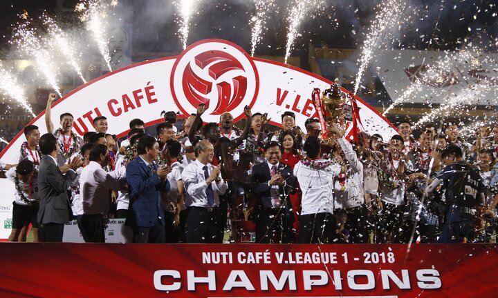 Infographic: CLB Hà Nội vô địch xứng đáng, sân Thiên Trường lập kỷ lục khán giả V-League 2018