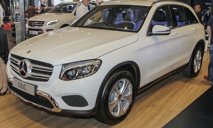 Xe sang Mercedes-Benz và Lexus thụt giảm doanh số nghiêm trọng