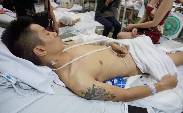 Nam thanh niên bị nhóm người bịt mặt chém nát chân ở Phú Thọ: Khởi tố vụ án