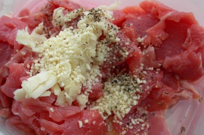 Ăn thịt bò với rau cần và lá này, rất tốt cho sinh lý đàn ông