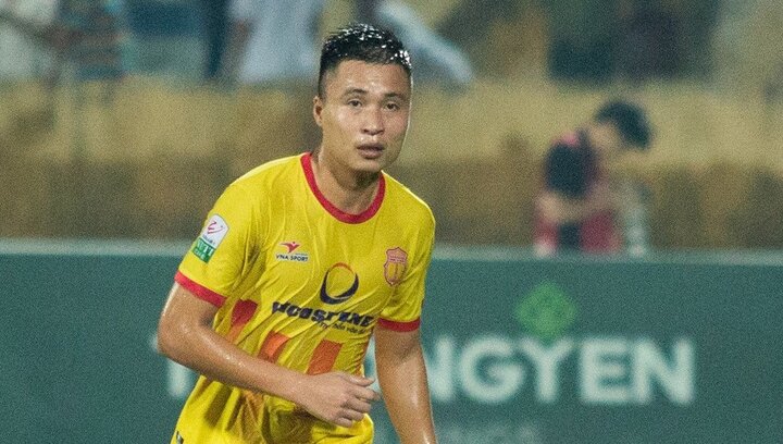 Đinh Viết Tú - cánh chim lạ của tuyển Việt Nam