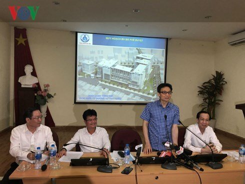 Phó Thủ tướng Vũ Đức Đam làm việc với Bệnh viện Nhi Đồng 1 TP.HCM