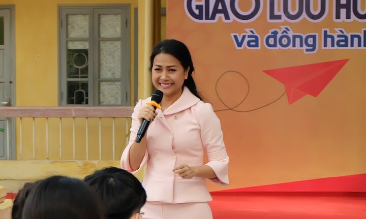 'Cô gái tỷ đô' Trần Uyên Phương: 'Học để hành, chứ không phải để trả bài thầy cô'