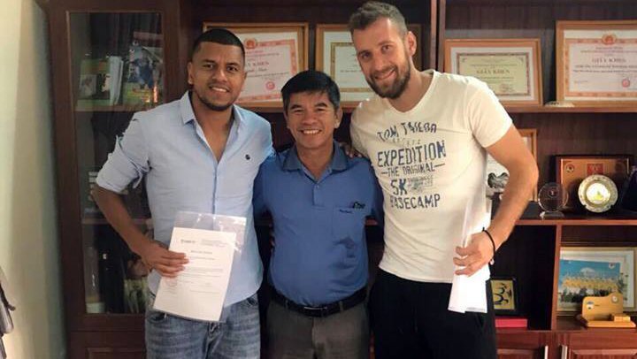 Chia tay 2 ngoại binh, HAGL chờ bầu Đức nổ 'bom tấn'?