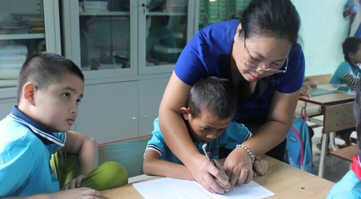 Chuyện cô giáo 10 năm gắn bó với các em học sinh khuyết tật ở Tuyên Quang