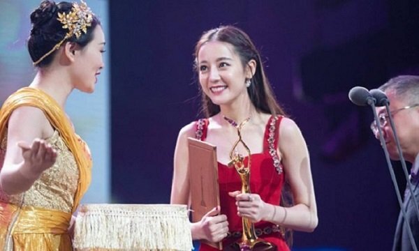 Địch Lệ Nhiệt Ba bị phản đối vì thắng Tôn Lệ, Lưu Đào tại giải 'Kim Ưng'