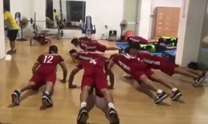 Tuyển Việt Nam thi chống đẩy: Hùng Dũng, Đức Huy xứng danh 'người không phổi'