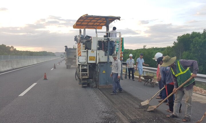 ‘Trảm’ nhà thầu vừa vá mặt đường cao tốc Đà Nẵng - Quảng Ngãi đã tái hỏng