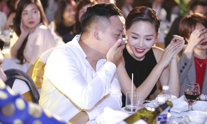 Video: Rộ tin Tóc Tiên - Hoàng Touliver bí mật đính hôn