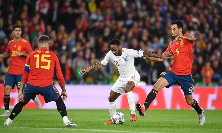 Video: Tây Ban Nha thua trận đầu tiên dưới thời Luis Enrique