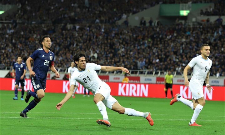 Video: Nhật Bản xuất sắc đánh bại Uruguay trong trận cầu 7 bàn thắng