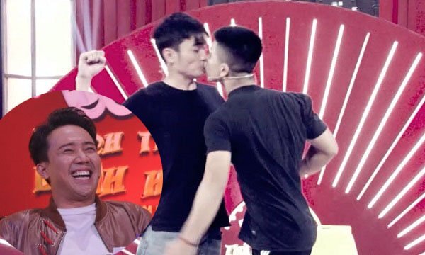 ‘Khóa môi’ trên sân khấu thi hài, cặp thí sinh nam khiến Trấn Thành ngỡ ngàng