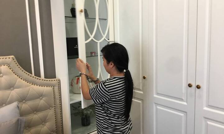 Dọn phòng ngủ, giúp việc lấy luôn tài sản của gia chủ: Nghi phạm thực nghiệm hiện trường