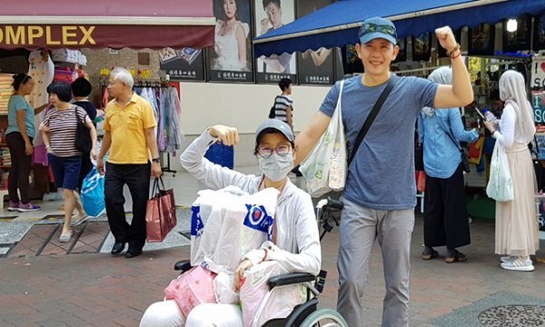 Con gái đạo diễn 'Những ngọn nến trong đêm' tái phát bệnh ung thư máu