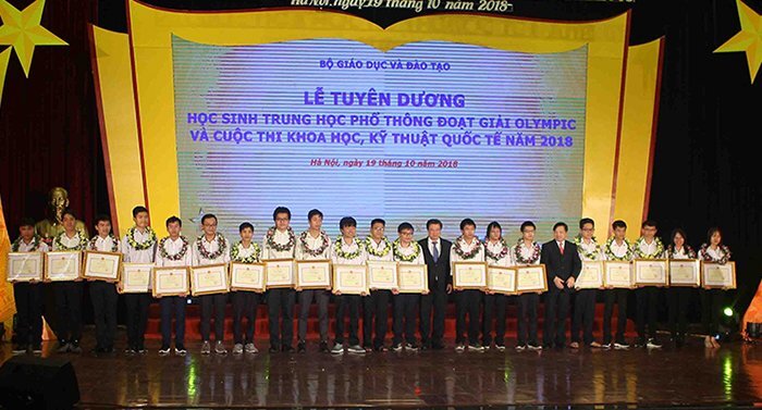 Vinh danh học sinh giành huy chương Olympic và Khoa học Kỹ thuật quốc tế 2018