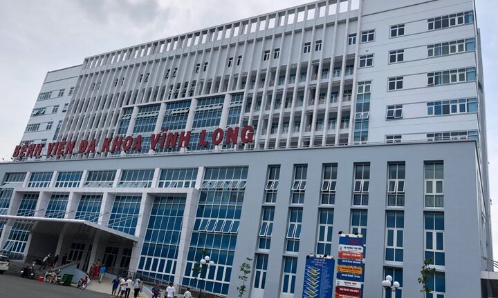 Người đàn ông nhảy từ tầng 7 bệnh viện ở Vĩnh Long