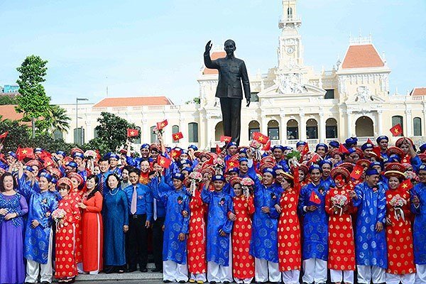 Video: Xúc động đám cưới tập thể của 40 cặp đôi khuyết tật ở TP.HCM