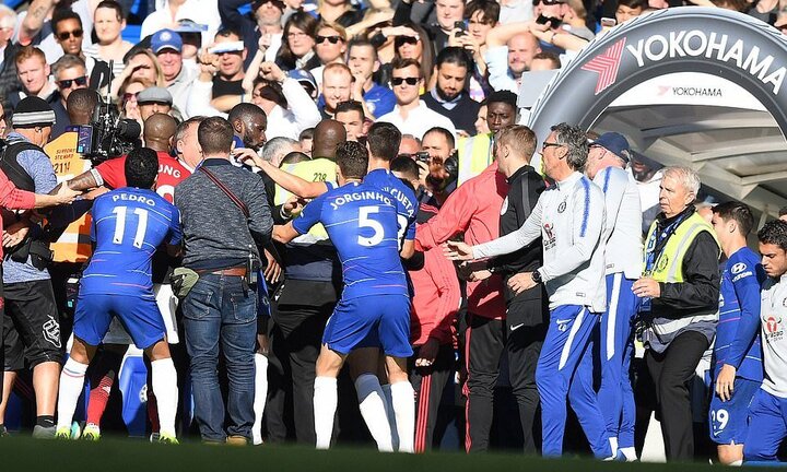 Căng thẳng trận Chelsea vs MU: Đối thủ nhận sai, Mourinho không để bụng