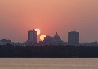 Vũ trụ tồn tại 2 mặt trời, số phận của trái đất sẽ thế nào?