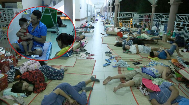 Ảnh: Dịch chân tay miệng bùng phát ở TP.HCM, bệnh nhi vạ vật kín lối hành lang bệnh viện