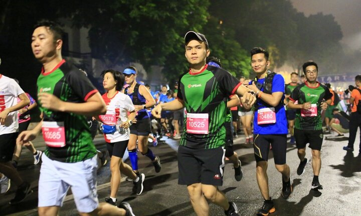 VPIron ‘phủ xanh’ đường chạy Marathon Quốc tế Di sản 2018