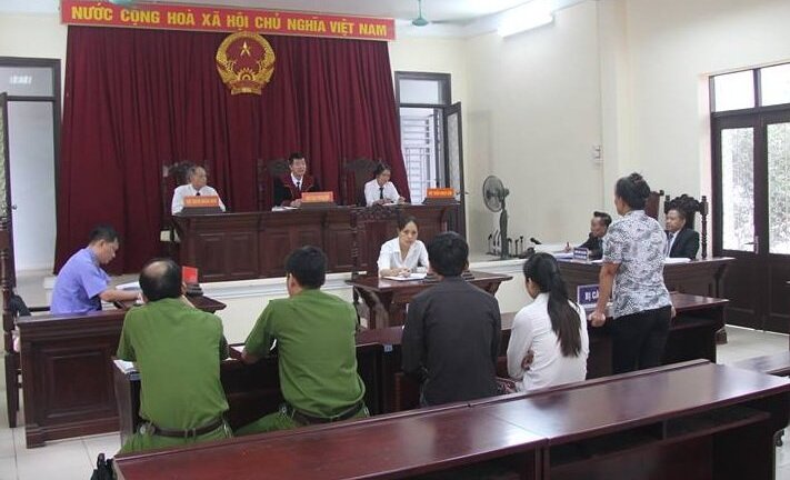 Bán mì chính thừa sau đám cưới con, vướng vòng lao lý: Giám định viên xác định mì chính giả vắng mặt