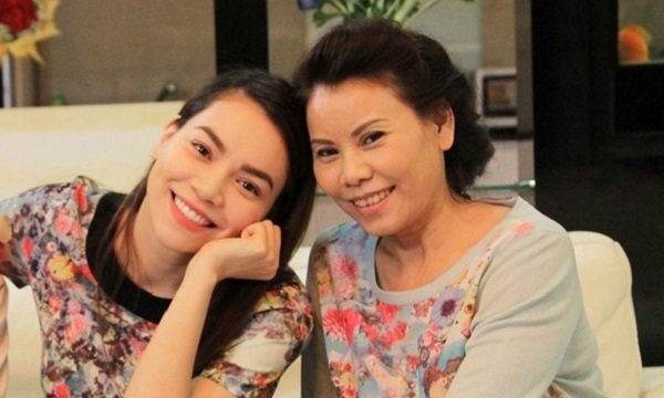 Mẹ của Hồ Ngọc Hà tiết lộ bí quyết giữ vẻ đẹp ở tuổi 60