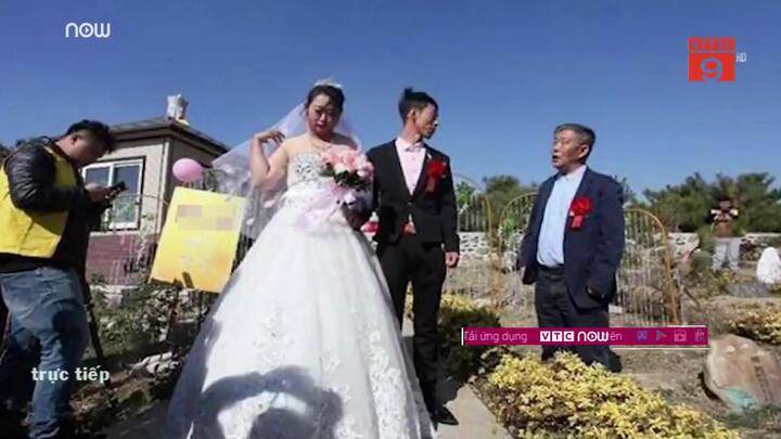 Cặp đôi tổ chức đám cưới ở nghĩa trang và lý do đặc biệt không ngờ