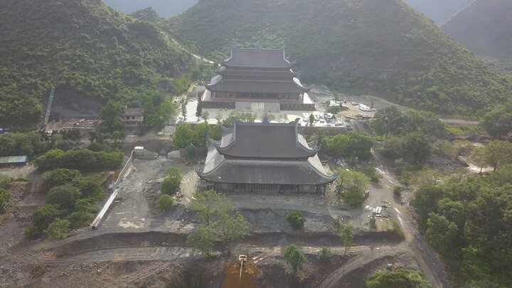 Clip: Ngắm chùa Tam Chúc sở hữu thiên thạch Mặt Trăng đẹp như chốn bồng lai tiên cảnh