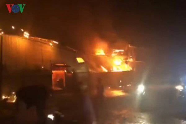 Cháy lớn tại khu làng nghề mộc ở Đồng Nai